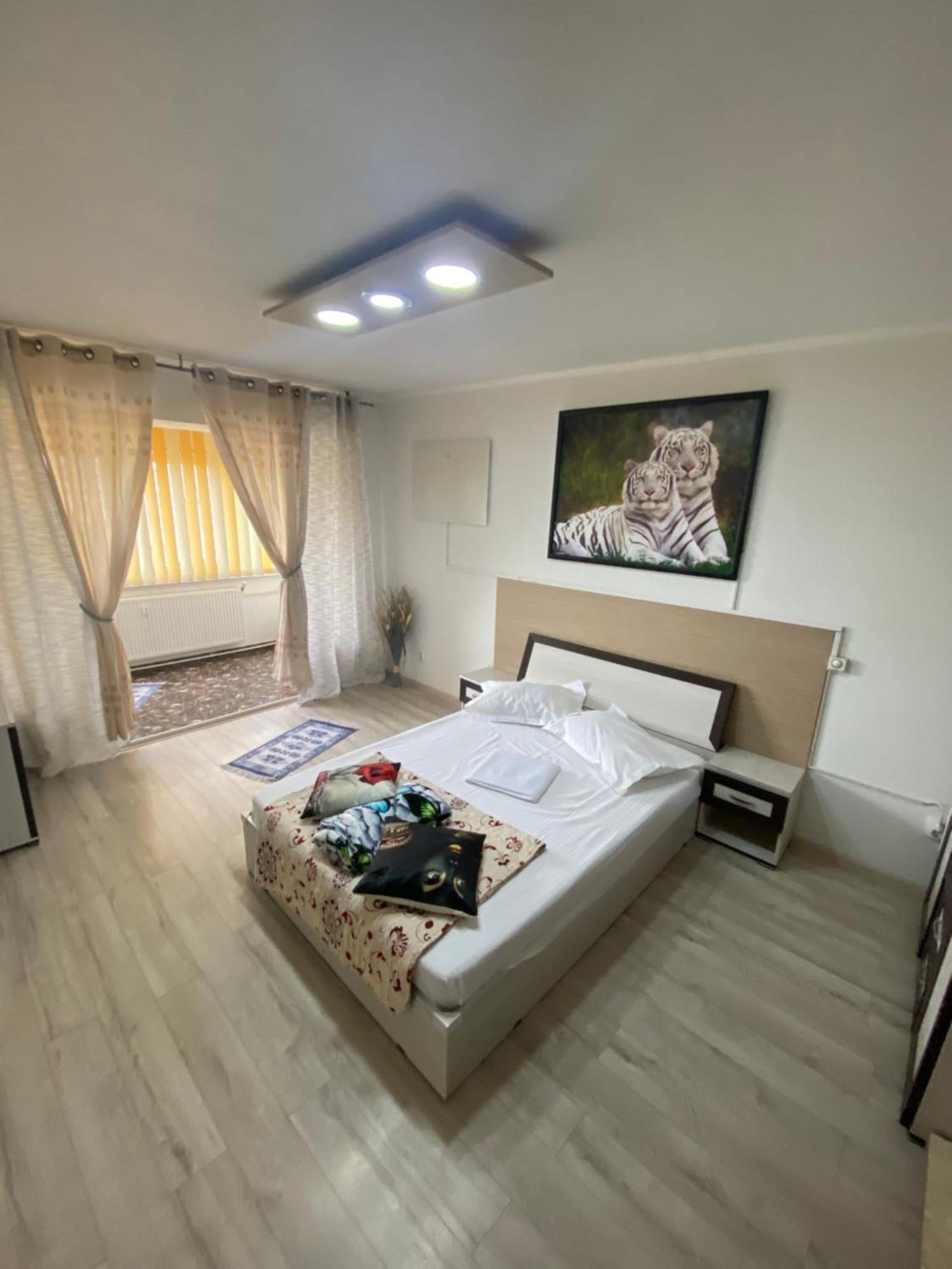 Apartment Darvys Galati  Bagian luar foto